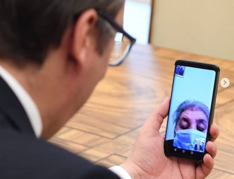 Vučić pozvao baku koja ga voli više nego unuke